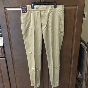 Round tree & York Men's Tan Pants size 34x28 Slim Fit